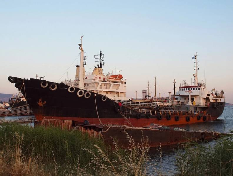 2014年，希腊海岸警卫队在一艘名为Noor One的小型油轮上发现了一种重达两吨的药物（主要是海洛因）（照片：希腊海岸警卫队）