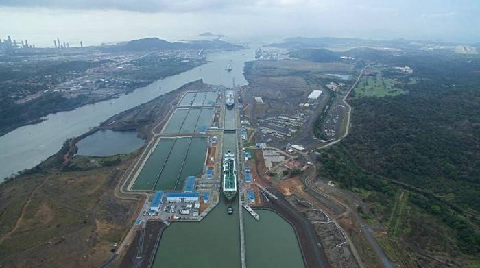 4月17日，巴拿马运河在一天内过境了三艘液化天然气船 - 清洁海洋，直布罗陀直升机和Gaslog香港，标志着水道的第一次。 （照片：巴拿马运河管理局）