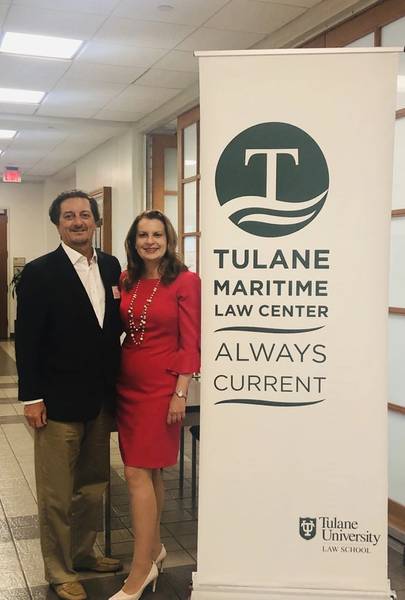 A Boriana le gusta retribuir a la comunidad que la ha apoyado a lo largo de su carrera, fotografiada aquí con Martin Davies, el jefe del Centro de Derecho del Almirantazgo en su escuela de derecho Tulane de Alma Mater, donde recientemente hizo una presentación a los estudiantes.