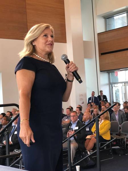 Julia Bovey, Directora de Asuntos Externos, Equinor Wind US, presenta en "Offshore Wind Power: Planning for America's Ocean Energy". (foto: Greg Trauthwein)