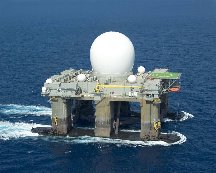 Según el proyecto SBX, una plataforma de perforación de petróleo modificada semisumergible autopropulsada desarrollada para el radar de banda X de prueba basada en el mar (SBX) del gobierno de EE. UU. "Fue un proyecto masivo que hicimos con Boeing; un proyecto distintivo para mí debido a la cantidad de sangre, sudor y lágrimas que le puse ". Este proyecto solo ayudó a Glosten a crecer de 40 a 65 personas. Foto: Glosten