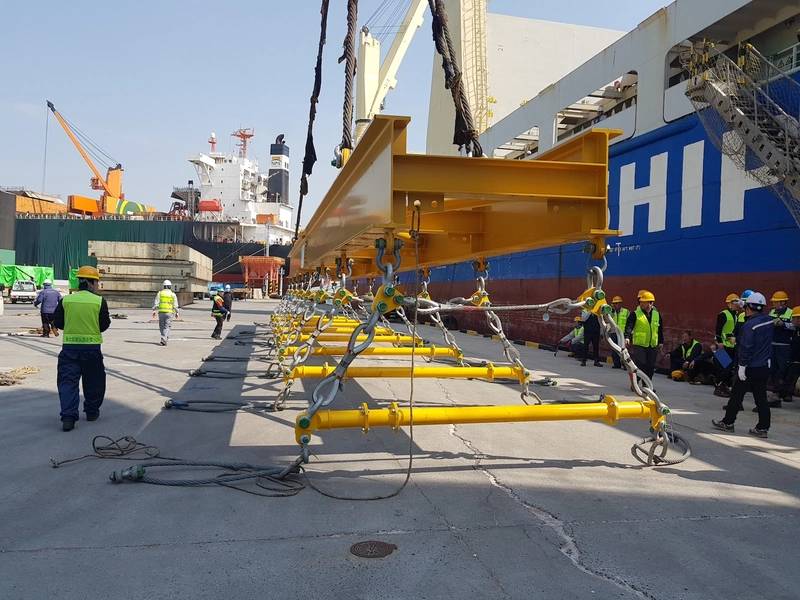 Sobre cada viga, se colocó una eslinga en cada extremo en un ángulo de 55 grados con respecto a una placa de anclaje SWL de 18 t. (Foto: Modulift)