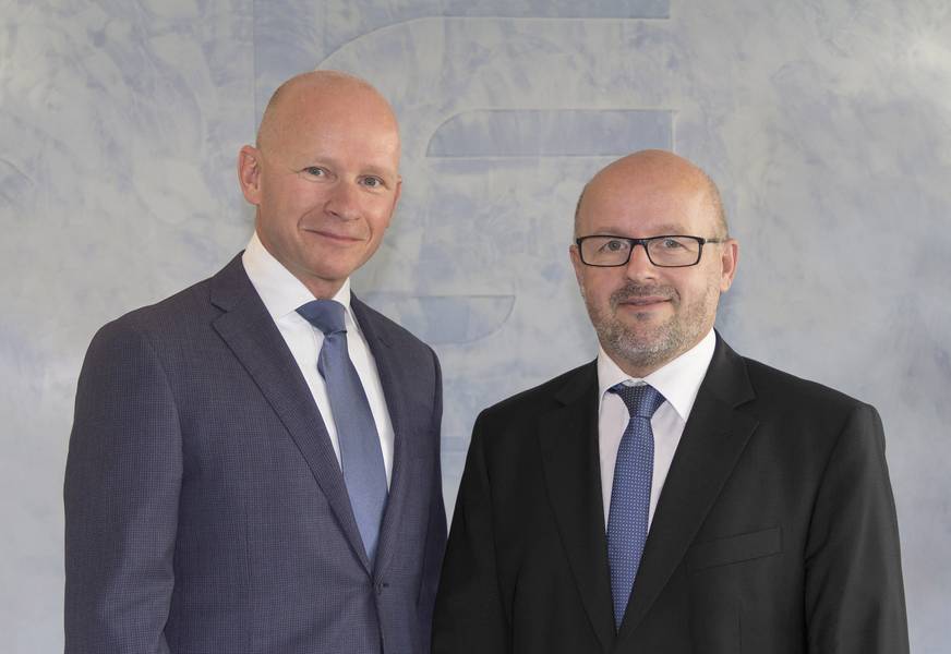 Stefan Kaul担任新首席执行官兼总裁工业运营（右）和Hans Laheij（左），他在SCHOTTEL被任命为副首席执行官兼海事总裁