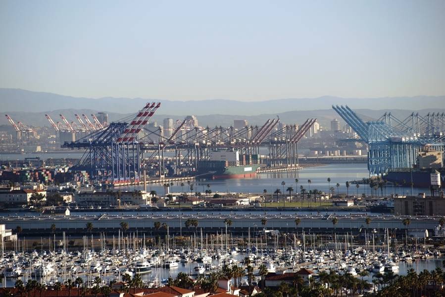 Изображение файла: порт Лос-Анджелеса / КРЕДИТ: Adobestock / © Ginton