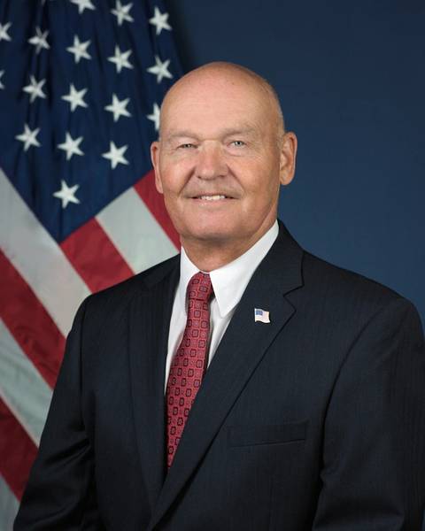Морской администратор США Марк Х. Бузби