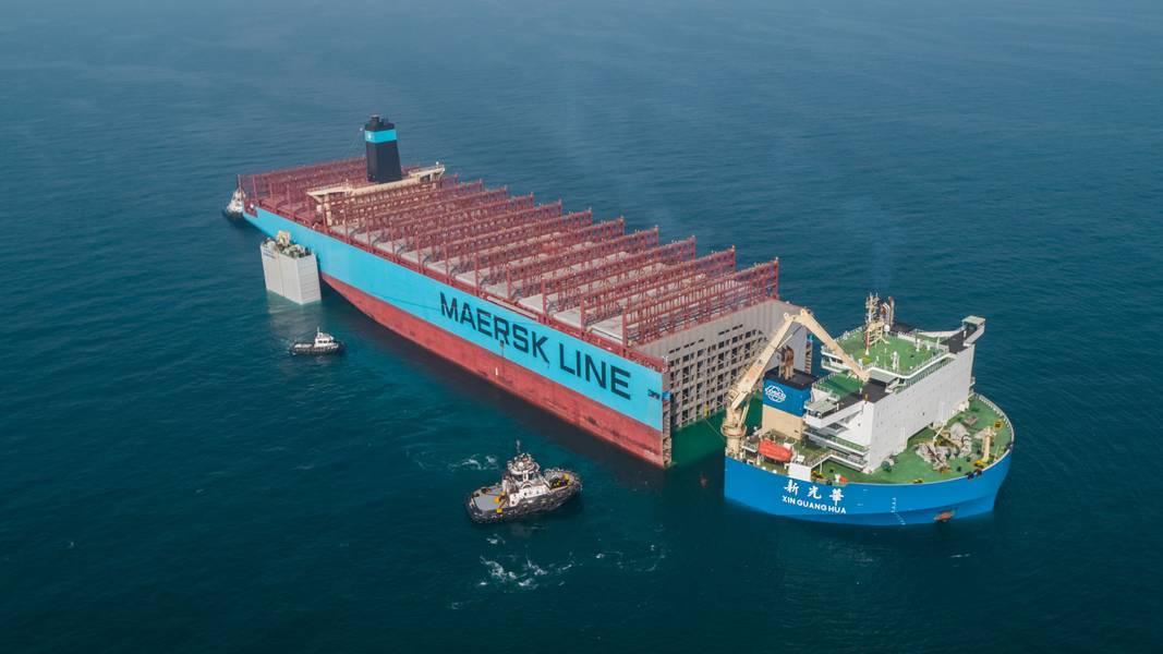 去年遭遇严重火灾的Maersk Honam船的声音部分正被运往韩国的现代重工船厂，并将在那里重建。照片：马士基