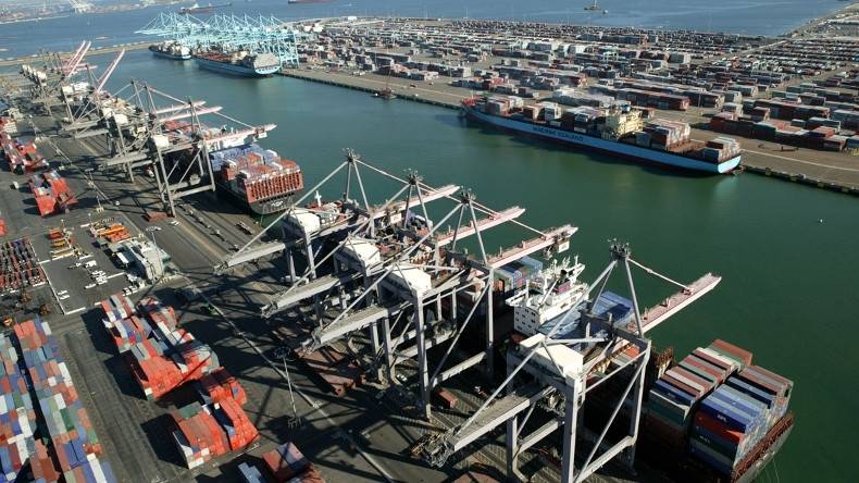 （洛杉矶港，全国最繁忙的TEU港口和吨位价值第四。）信用：洛杉矶港