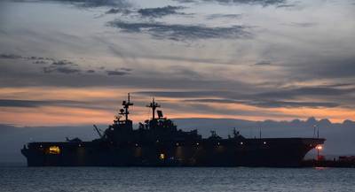 (Φωτογραφία του Ναυτικού των ΗΠΑ από τον Daniel Barker)