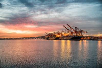 (الصورة: ميناء لونغ بيتش)