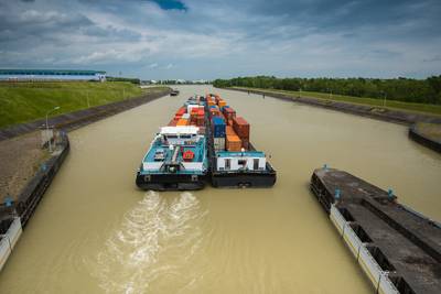 File Image: حركة شحن داخلية على نهر الدانوب. CREDIT: Adobestock / © digitalstock