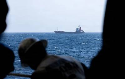 US-Marines der 31. Marineexpeditionseinheit enterten am 28. April 2026 die M/V Blue Star III, ein Handelsschiff, das im Verdacht stand, unter Verstoß gegen die US-Blockade iranischer Häfen nach Iran fahren zu wollen. Die US-Streitkräfte gaben das Schiff nach einer Durchsuchung frei, da sie bestätigt hatten, dass die Reise keinen iranischen Hafen anlaufen würde. (Foto: US Marine Corps)