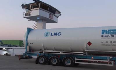 Un camión de abastecimiento de combustible de GNL en el puerto de Rotterdam (CRÉDITO: Puerto de Rotterdam
