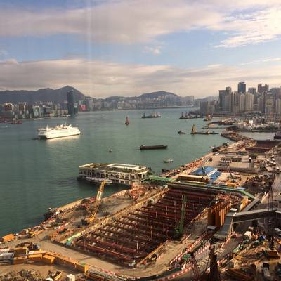 El ocupado comercio y puerto de Hong Kong. CRÉDITO: Joseph Keefe