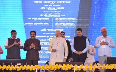 El primer ministro indio Narendra Modi dedicó a la nación la cuarta terminal de contenedores construida en Navi Mumbai. Foto: Nitin Gadkari