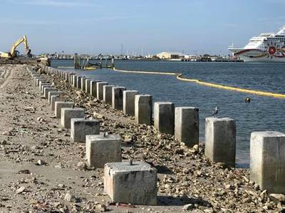 Η εγκατάσταση πασσάλων ανακούφισης σκυροδέματος στο βάρκα 8 του North Cargo είναι σχεδόν ολοκληρωμένη. (Φωτογραφία: Αρχή Λιμένων Canaveral)