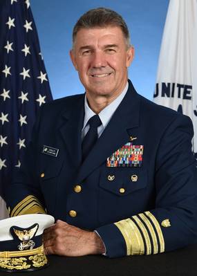 海军上将卡尔舒尔茨 - 美国海岸警卫队指挥官。照片：美国海岸警卫队