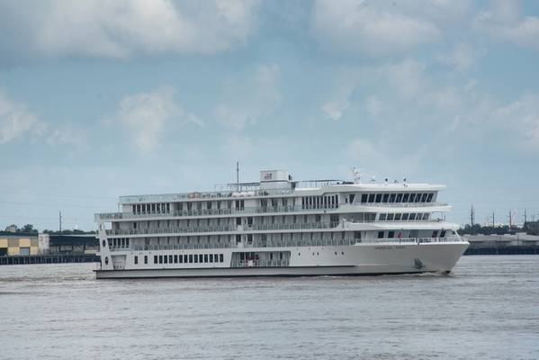American Song, o primeiro barco moderno nos EUA, chega ao Porto de Nova Orleans dias antes de fazer seu cruzeiro inaugural. (Foto: porto de Nova Orleans)