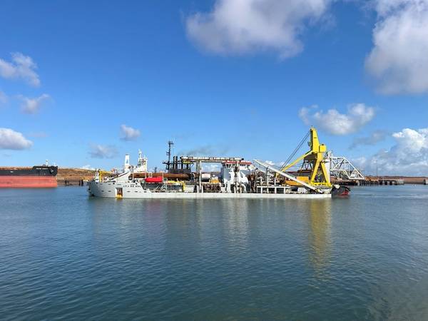 Das Baggerschiff JFJ De Nul hat in Port Hedland unter Einhaltung strenger Umweltauflagen mit Bagger- und Sanierungsarbeiten begonnen. (Foto: Jan De Nul)