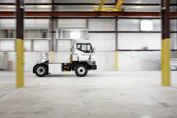 Una versión de potencia eléctrica del tractor de terminal Kalmar Ottawa T2 (CRÉDITO: Kalmar)