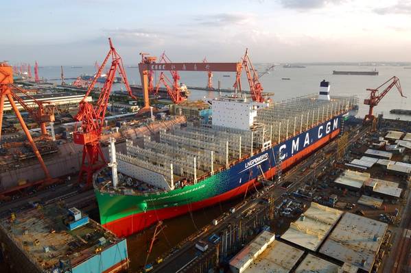 Το σκάφος Jacques Saadé, μήκους 400 μέτρων, CMA CGM 23.000 TEU, εγκαινιάστηκε στη ναυπηγική βιομηχανία Shanghai Jiangnan-Changxing. Θα είναι το μεγαλύτερο εμπορευματοκιβώτιο στον κόσμο για να τρέξει με καύσιμο LNG. (Φωτογραφία: CMA CGM)