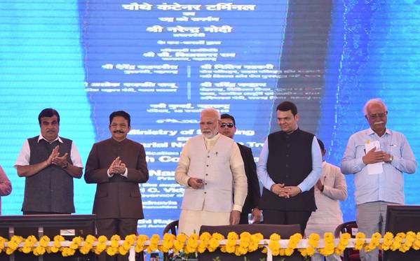 رئيس الوزراء الهندي ناريندرا مودي مخصصة للأمة محطة الحاويات 4 بنيت في نافي مومباي. صور: نيتين جادكاري