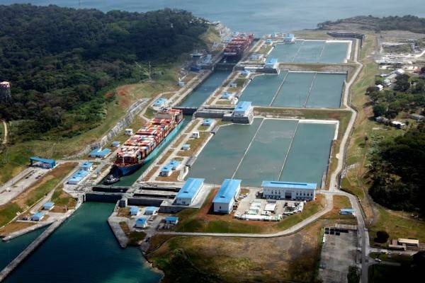 コンテナ部門は、受入総貨物の1億5,900万トンを占めている運河を通じたトン数の主要市場セグメントとして引き続き機能し、そのうち112.6百万台のPC / UMSトンが拡張運河を通過しました。 （写真：パナマ運河局）