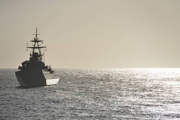 Imagen de archivo: Un buque de guerra de la Armada del Reino Unido en patrulla (CRÉDITO: AdobeStock / © Peter Cripps)