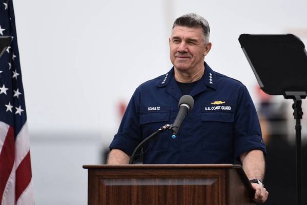 O almirante Karl Schultz entrega o endereço SOTCG anual em San Pedro, Califórnia (Imagem: CREDIT USCG)