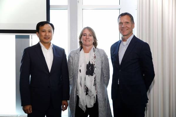 Da esquerda para a direita: Sanghun Lee, Samsung SDS; Daphne de Kluis, ABN AMRO; e Paul Smits, autoridade do porto de Roterdã (Foto: Aad Hoogendoorn)