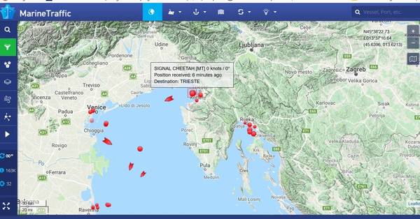 （出典：MarineTraffic.com）キャプション：地中海東部にタンカーが築かれ、Signal Maritime船が建っています。