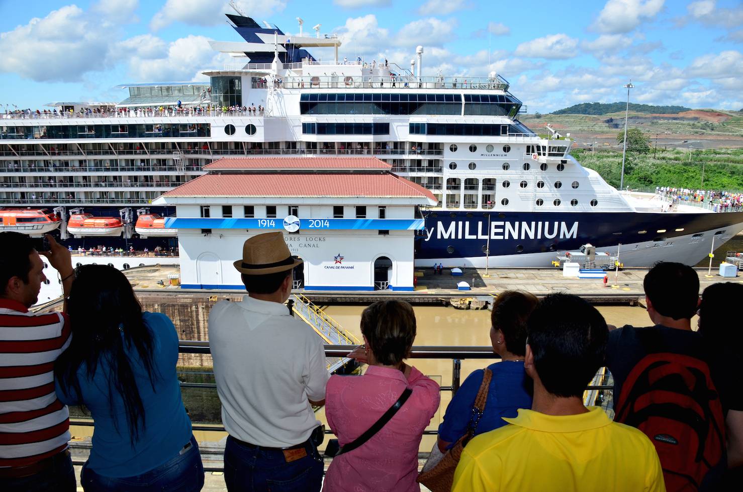 panama-canal-sets-visitor-record