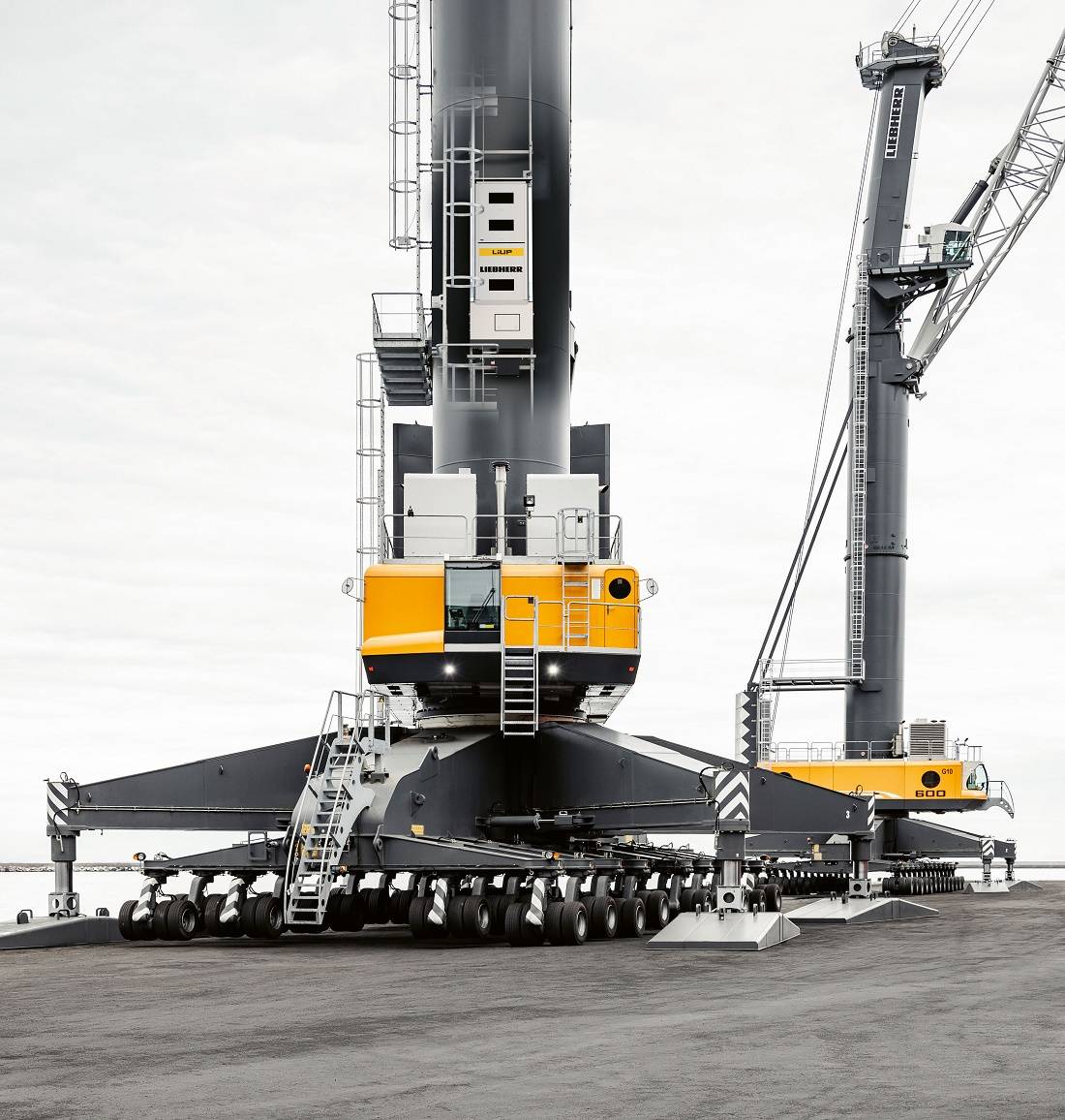 Liup Crane Driver Elevator For Mobile Harbor Cranes