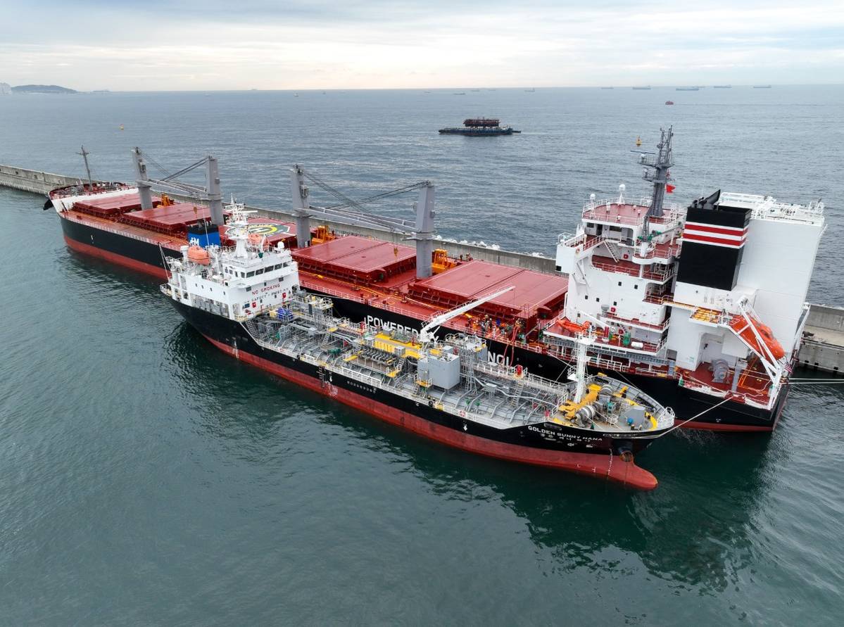 Katta obektlar bilan anal fisting