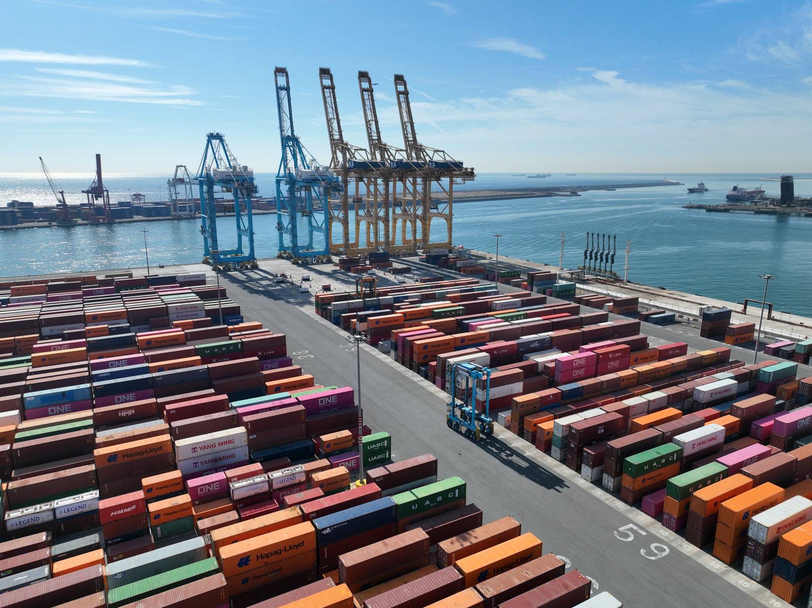 APM Terminals Barcelona Gets 3.9 Million for Electrification Project