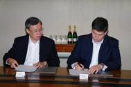 left - Mr Andrew Lim, Managing Director, Business Group, Group Enterprise at Singtel; right - Mr Ronald Spithout, President Inmarsat Maritime Courtesy Singtel