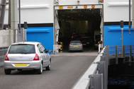 MOL in conjunction with Osaka University has developed a mathematical algorithm to optimize the loading of cars onto ferries.
(Photo © Adobe Stock / Paula Fisher)