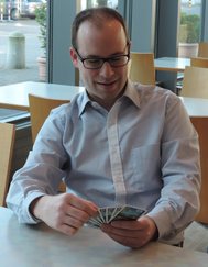 For Daniel Schäfer, skat is more than just a game: it is part of his life. (Photo: Hapag-Lloyd)