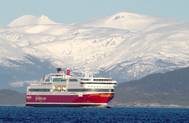 "Fjord Line's cruise ferry Stavangerfjord was the vessel receiving Coralius' bunker number 200"; photographer: Geir Einarsen.