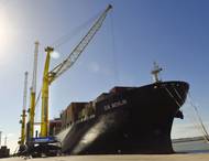 Both LHM 800 are busy handling container in the Port of Montevideo. (Photo: Liebherr)