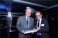Marc Van Peel hands over the Award to Paul Verbeeck from ECLUSE Photo Antwerp Port Authority