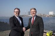 Left: Hendrik-Jan van Engelen, director MCA Brabant, right: Emile Hoogsteden, director Containers, Breakbulk & Logistics Port of Rotterdam. Photo: Marc Nolte, Port of Rotterdam