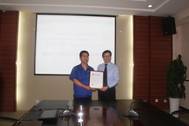Mr. Fu Hongtian General Manager of Sunrui (left) and Vincent Li, DNV GL’s Regional Business Development Manager for Greater China. (Photo: DNV GL)
