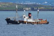 The Hvalur 8 bringing in a Fin whale (right) and a Blue whale (left). Image Credit: Sea Shepherd.