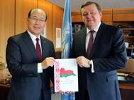 From left: Kitack Lim and Sergei Aleinik (Photo: IMO)