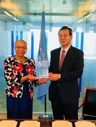 Mr. Masafumi Kuroki presents a memento of appreciation to Dr. Cleopatra Doumbia-Henry (Photo: ReCAAP ISC)