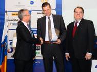 (l-r) Peregrine Storrs-Fox, Risk Management Director, TT Club; Ken Rohlmann, Senior Director Cargo Service, Hapag-Lloyd (Winner: Hapag-Lloyd Cargo Patrol) ; Joseph Westwood Booth, IMO’s Senior Deputy Director, Maritime Safety (Photo: TT Club)
