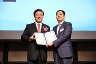 Eric Sung, President and CEO of Intellian receives 'World Class 300' certificate Photo Intellian