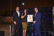 From left to right: Gustavo Manrique, President of Sambito and Evelyn Montalván, Guayas Provincial Director of the Ministry of the Environment hands over the plaque of recognition to José Antonio Contreras, chief executive officer of Contecon Guayaquil as the first carbon-neutral port in the whole of Ecuador and Latin America. Photo: ICTSI