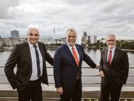 From left to right: Rolf Habben Jansen, CEO of Hapag-Lloyd; Philippe Couillard, Premierminister von Quebec; Anthony J. Firmin, COO of Hapag-Lloyd. Photo: Hapag-Lloyd