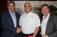 Left to right: Gary Hodgson, COO Peel Ports, Panama Canal Administrator Jorge L. Quijano and Mark Whitworth CEO of Peel Ports. (Photo: Peel Ports)